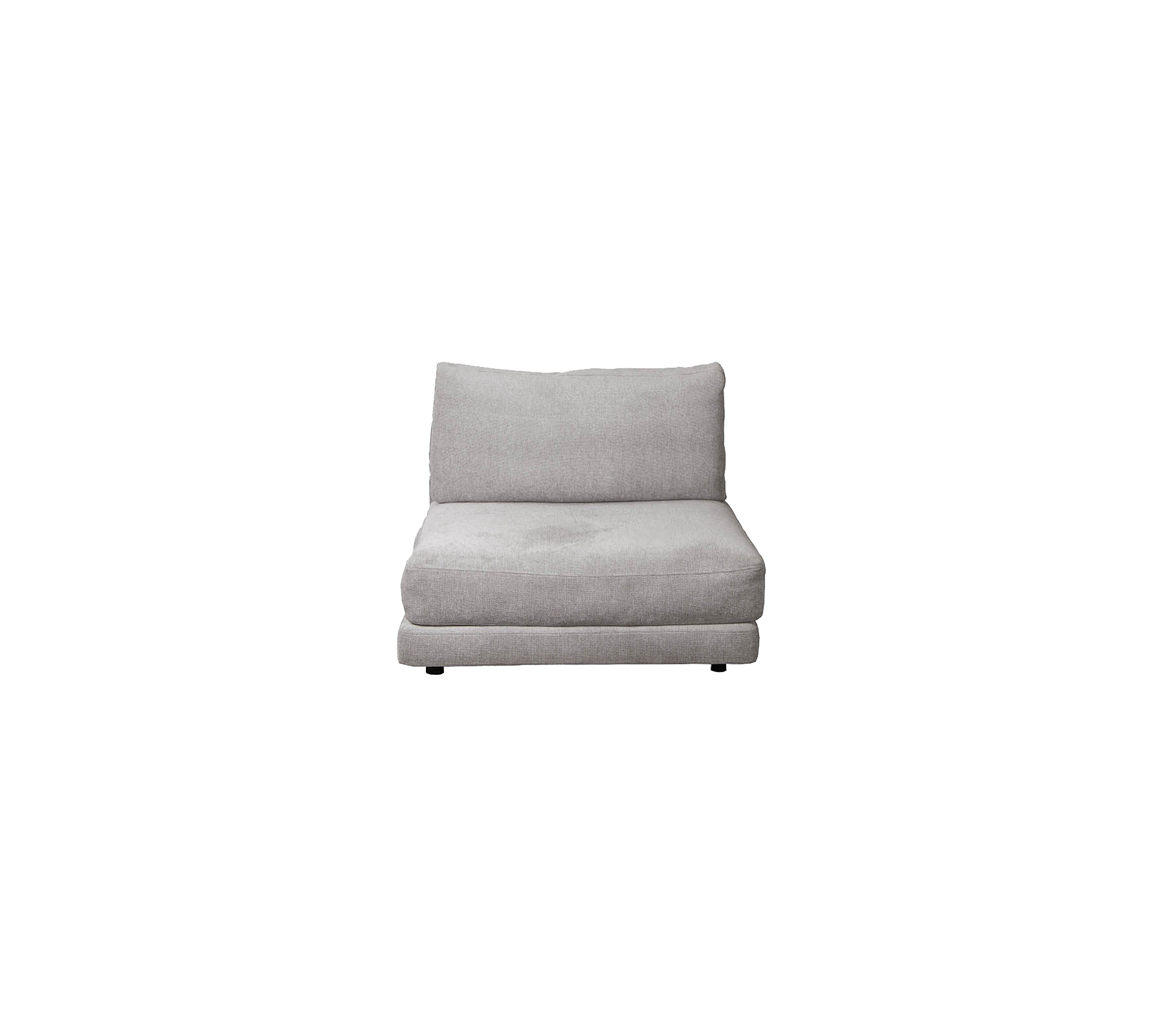 Fauteuil confortable gris clair avec assise et dossier rembourrés, conçu pour la détente et la polyvalence.
