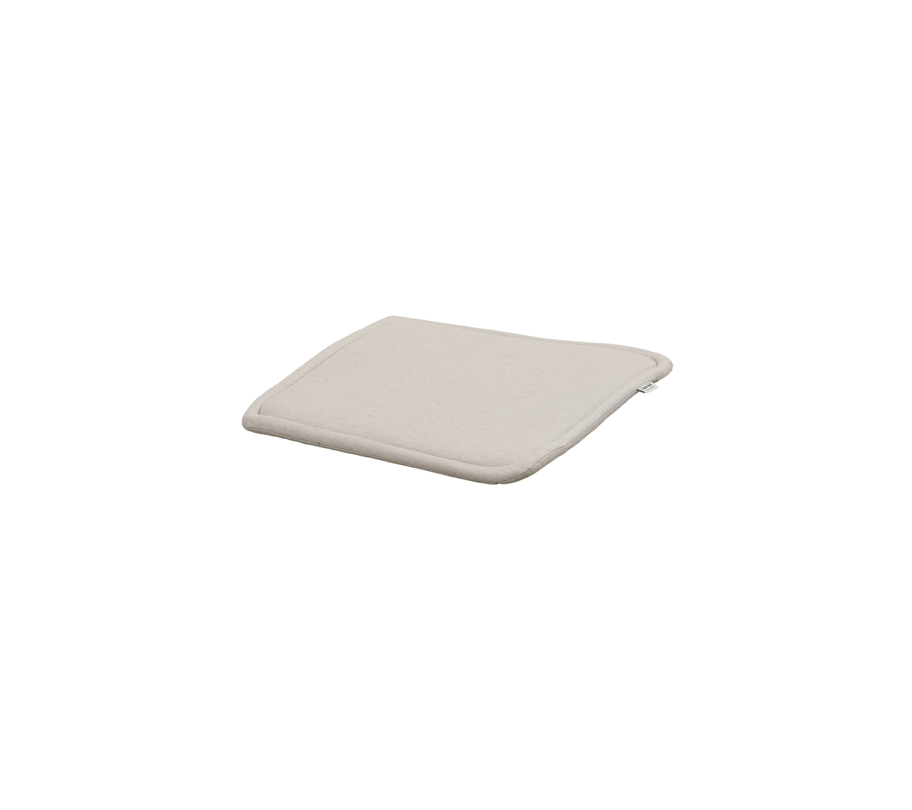 Coussin carré en sable avec un design doux.