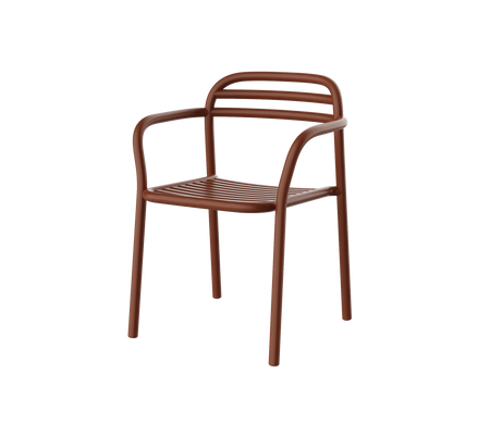 Chaise brune au design moderne avec des accoudoirs incurvés et des lattes horizontales sur le dossier. Idéale pour un siège décontracté.