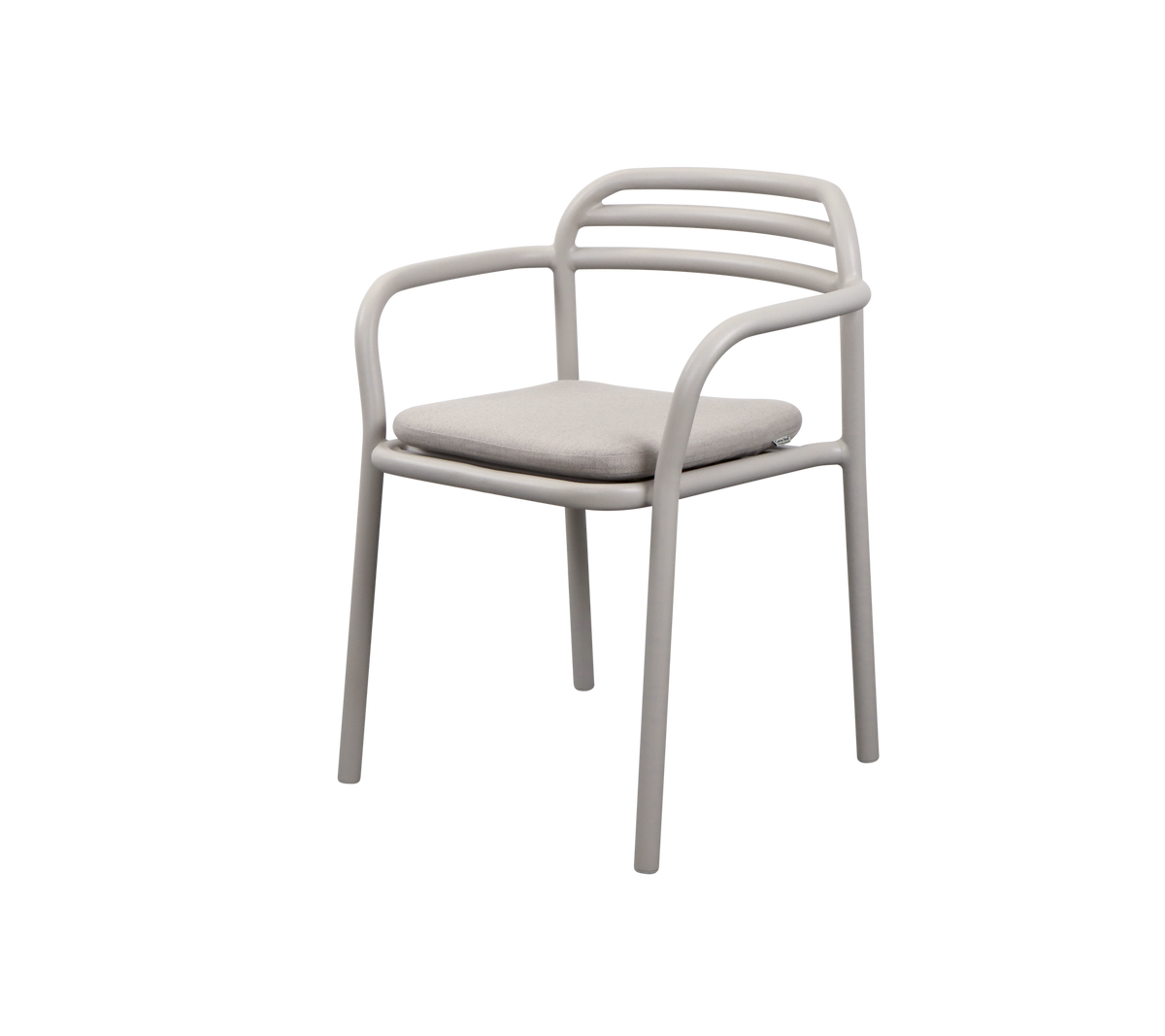 Un fauteuil moderne avec un design épuré, des accoudoirs arrondis et un siège rembourré de couleur neutre.