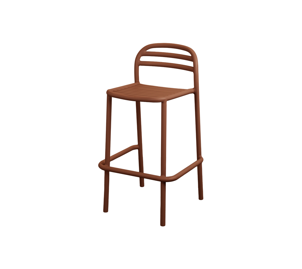 Tabouret de bar rouge désert au design minimaliste.