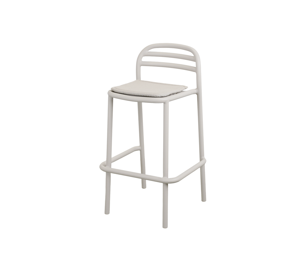 Tabouret de bar moderne dans un design couleur sable.