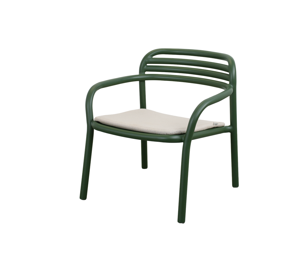 Chaise moderne vert foncé avec un coussin de sable.