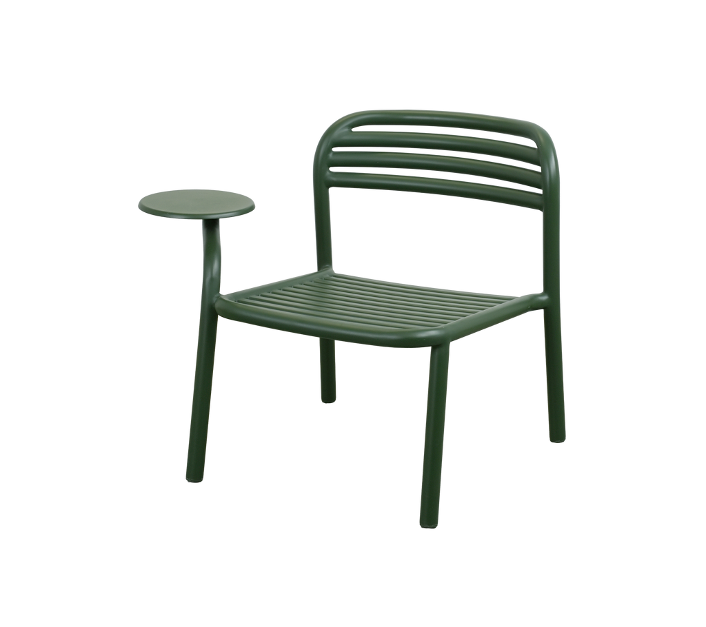 Chaise vert foncé avec une table d'appoint intégrée dans un design moderne.