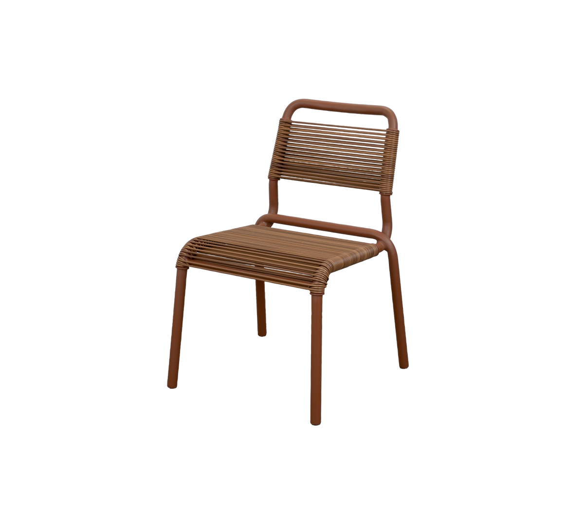 Chaise brune au design simple et au dossier à lattes.