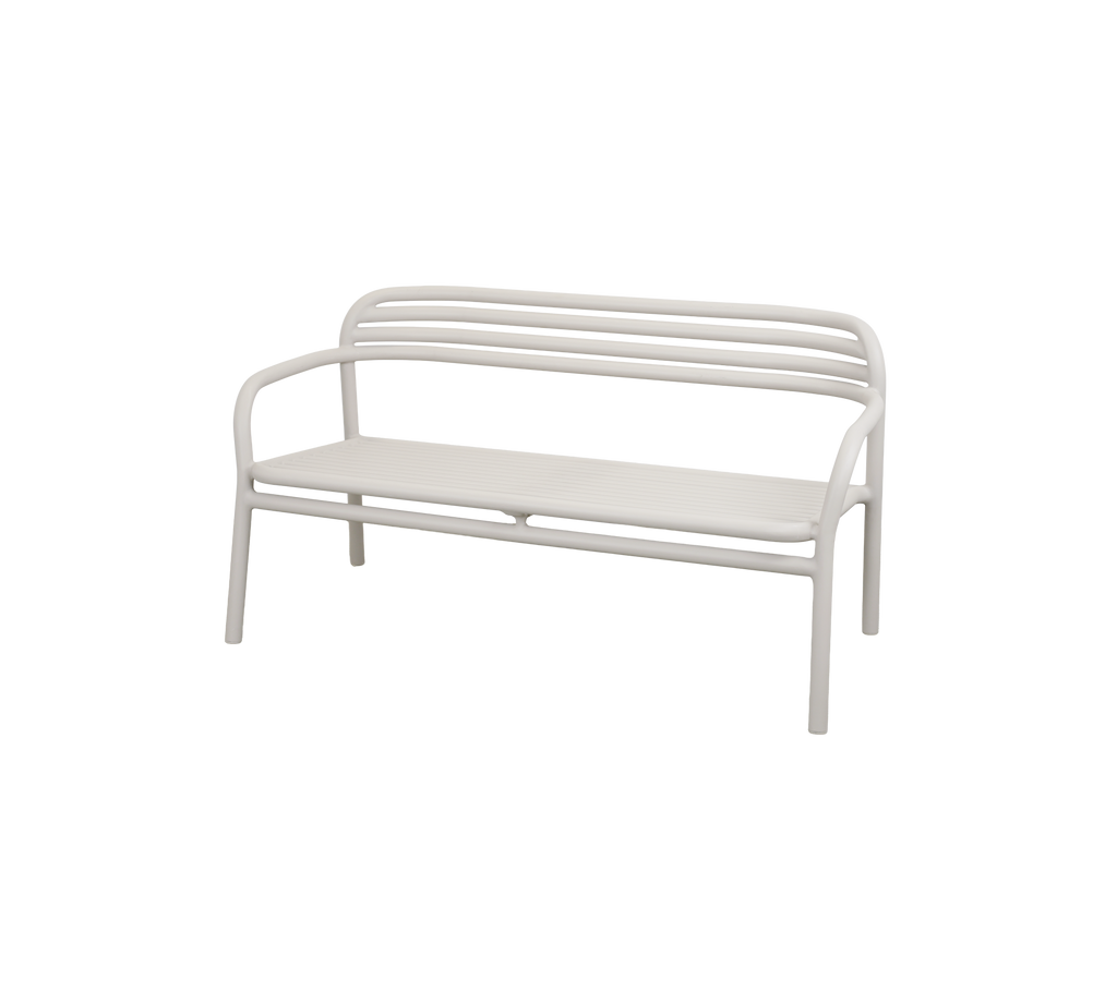 Banc de sable moderne au design minimaliste.