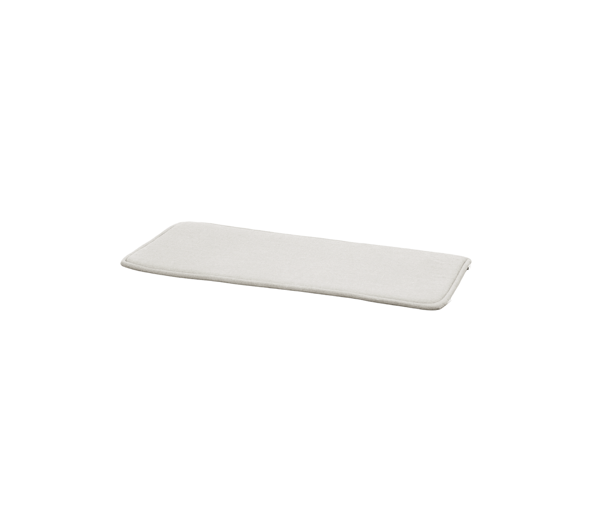 Coussin couleur sable sur fond blanc.