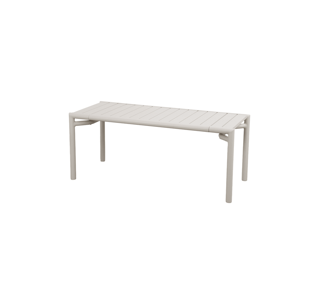 Table couleur sable au design simple.
