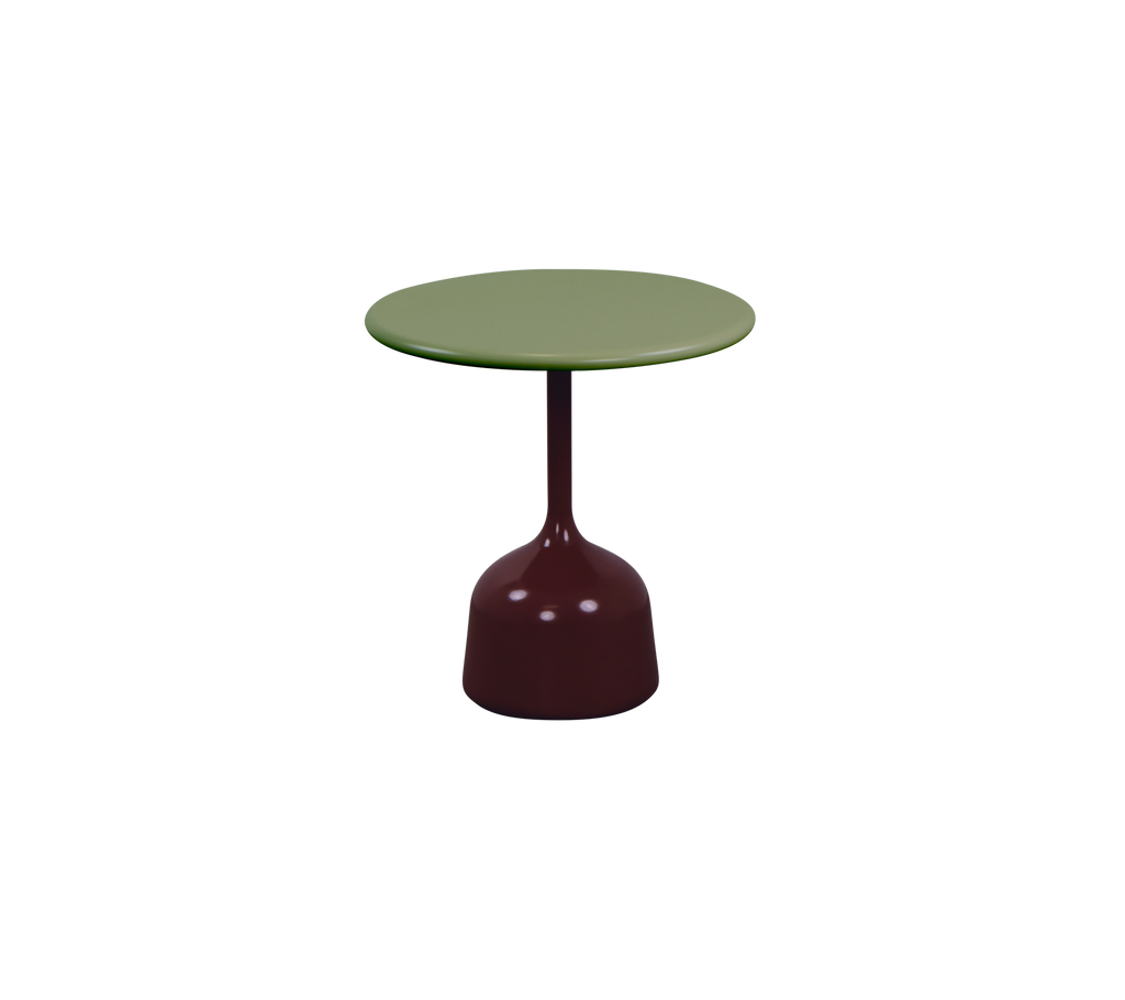 Table verte olive avec une base bourgogne dans un cadre de salon moderne.