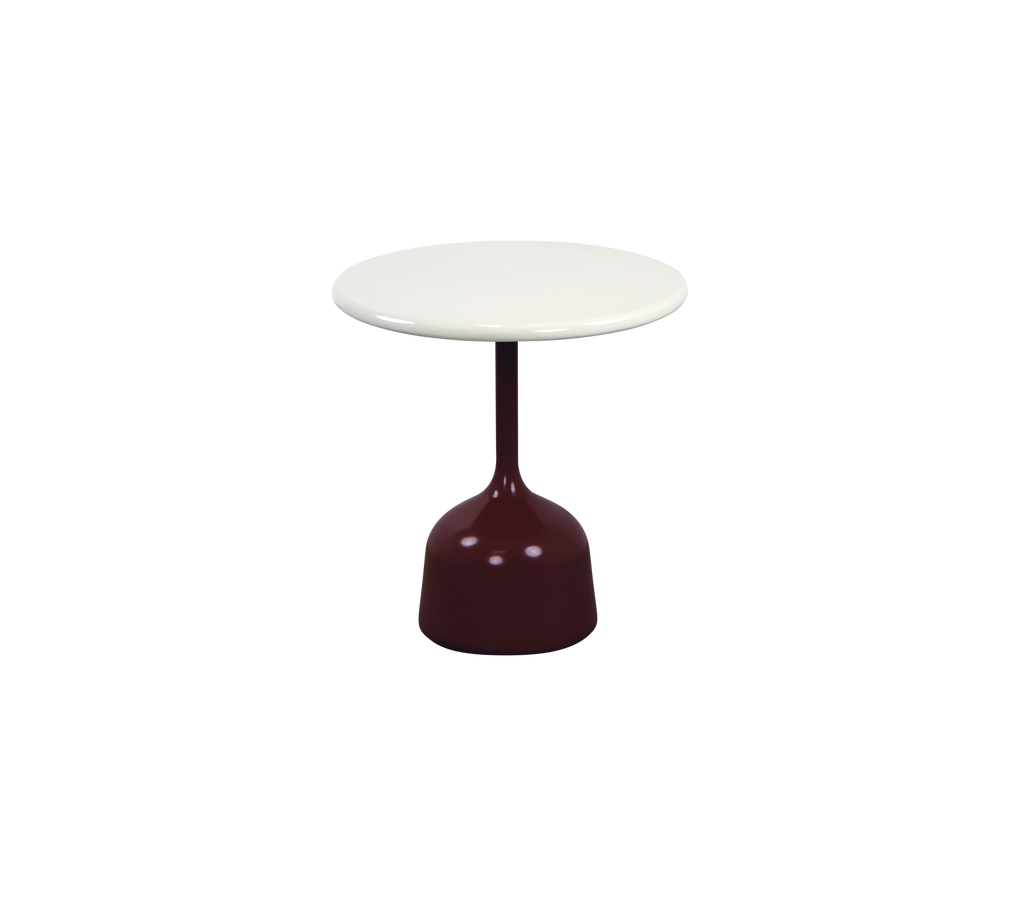Table bordeaux moderne avec un dessus blanc.