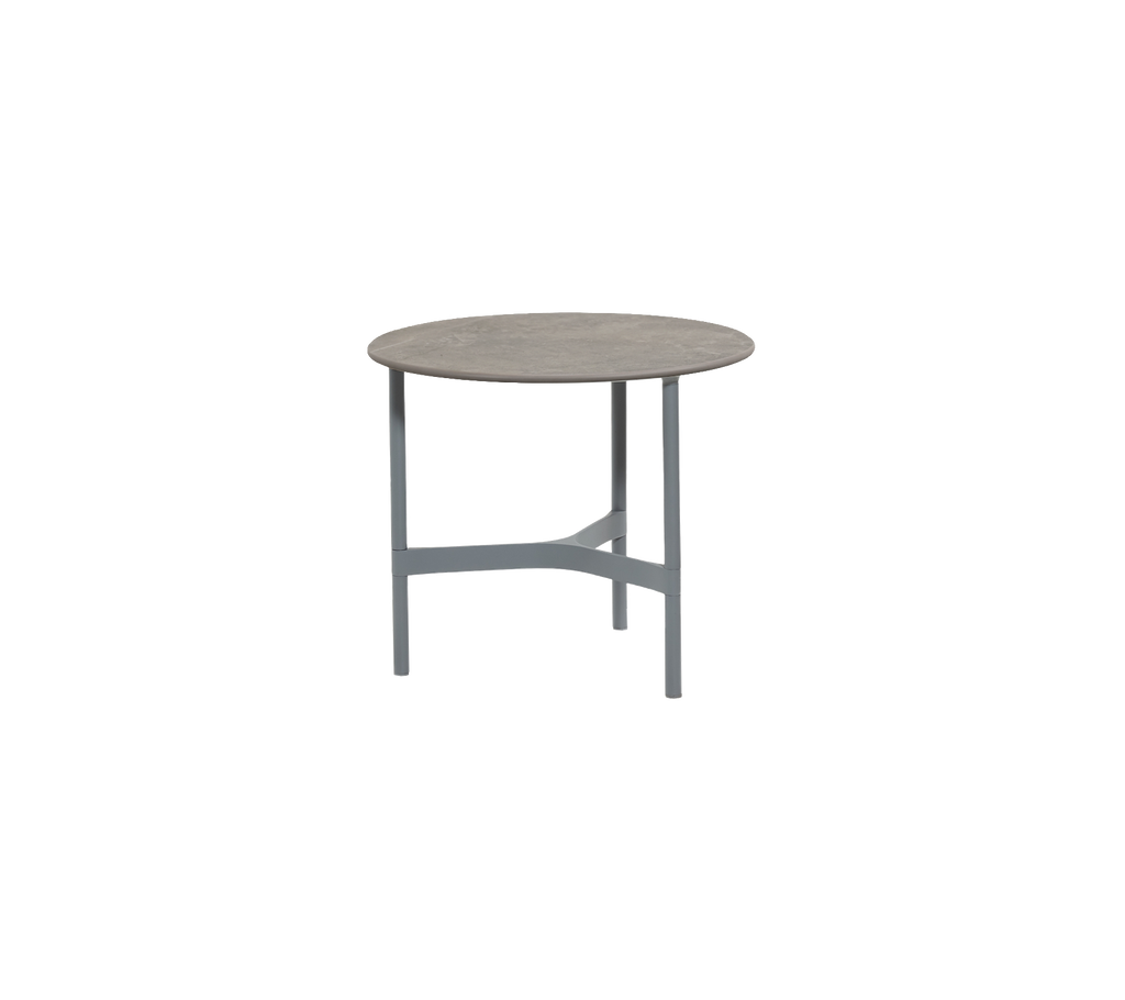 Table ronde gris clair avec un design minimaliste.