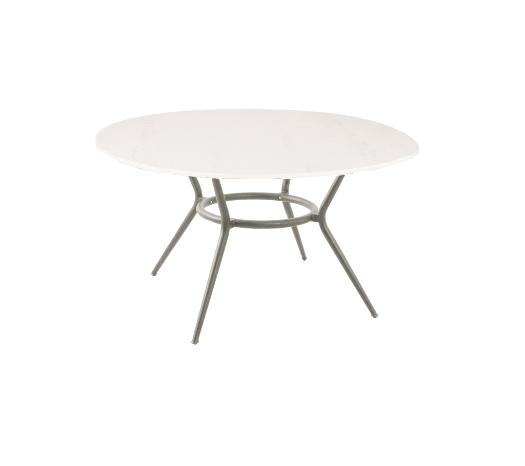 Table ronde avec un design simple et une surface de couleur claire.