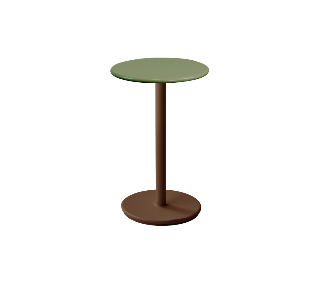 Table olive avec une base rouge désert dans un cadre de salon moderne.
