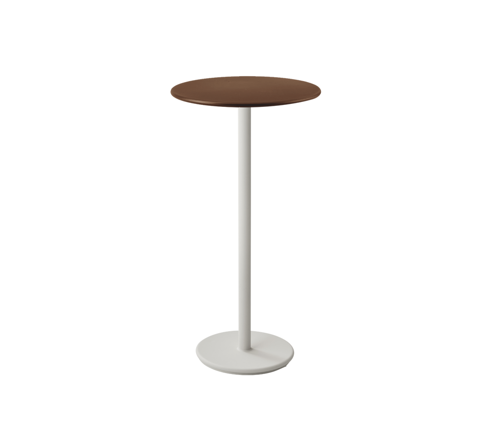 Table brune moderne avec un socle blanc.