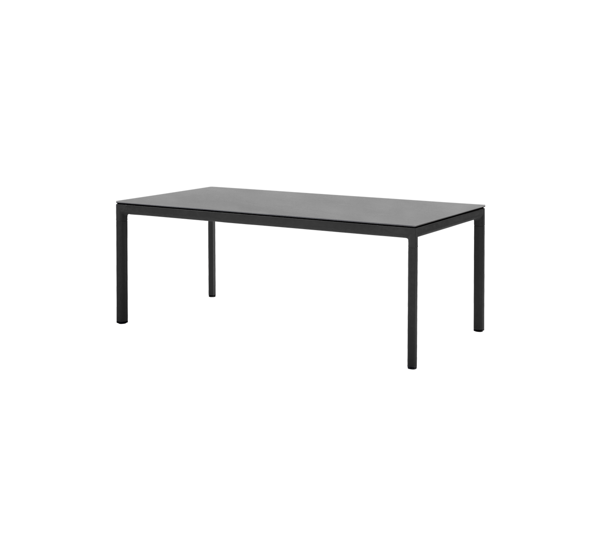 Table rectangulaire simple avec un design épuré et des pieds robustes, adaptée à divers environnements et usages.