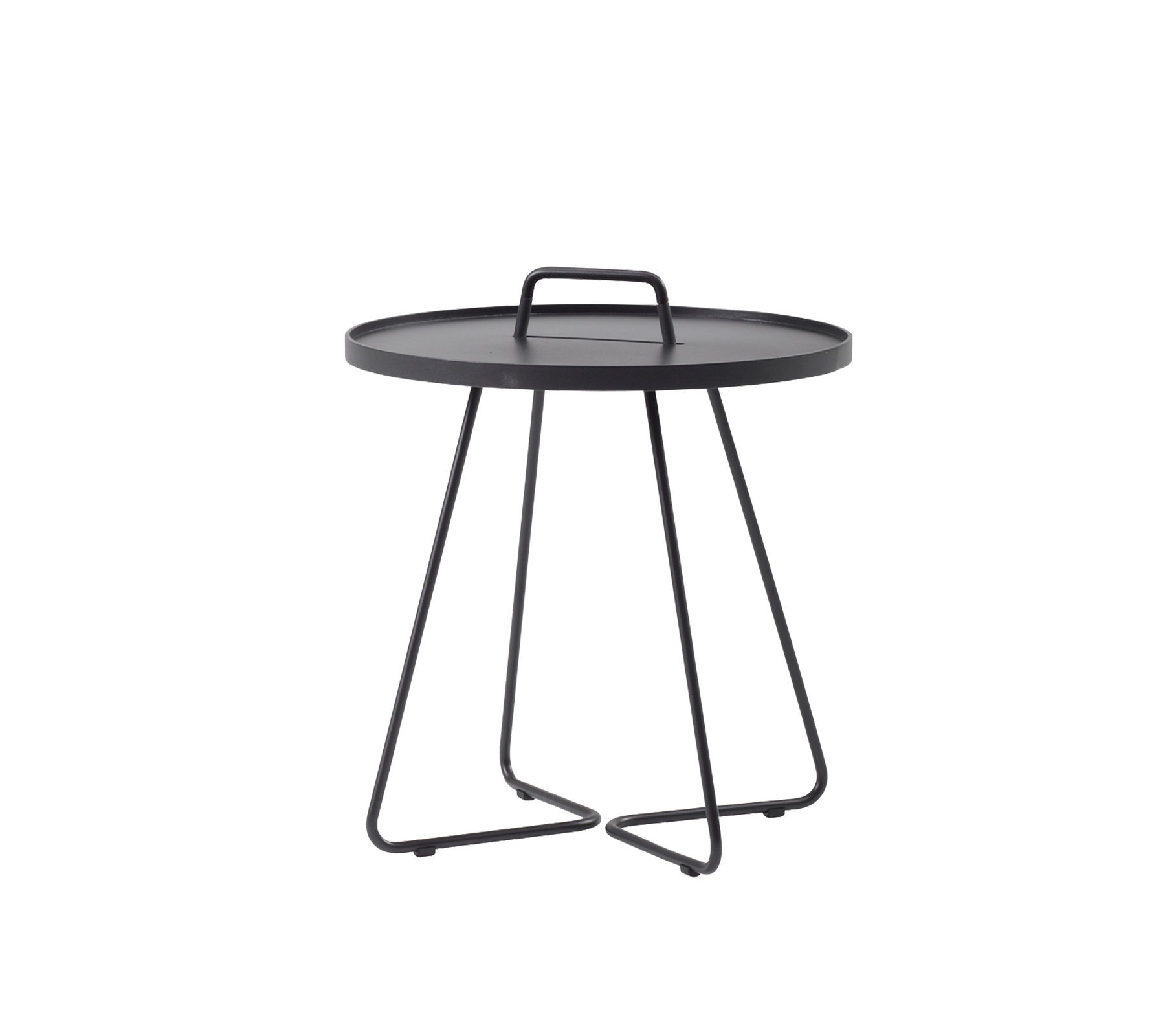 Table ronde noire avec une surface plane et une poignée, soutenue par une base en fil stylée. Idéale pour une utilisation polyvalente dans divers environnements.