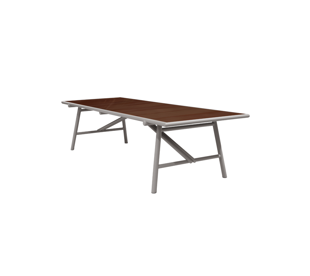 Une table simple avec un dessus taupe et une base bordeaux.