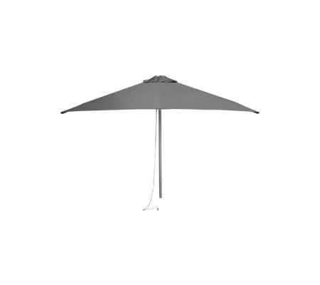 Un parapluie élégant et gris avec un design de auvent triangulaire et un poteau de support robuste, avec un cordon de tirage pour un réglage facile.