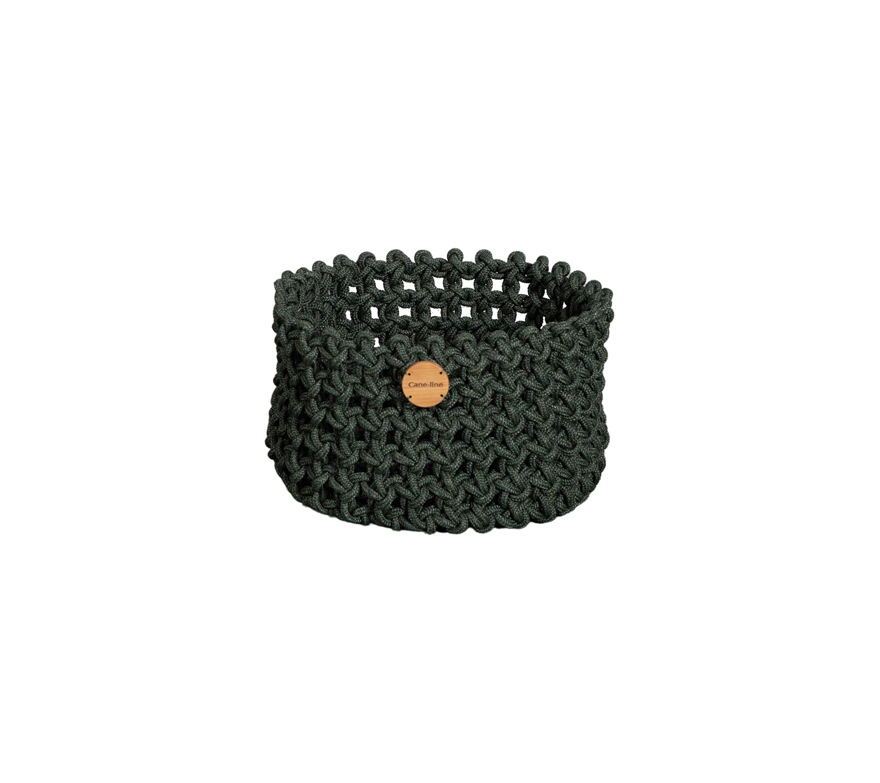 Un panier tressé vert texturé avec une étiquette en bois, idéal pour organiser et ajouter une touche de style à tout espace.