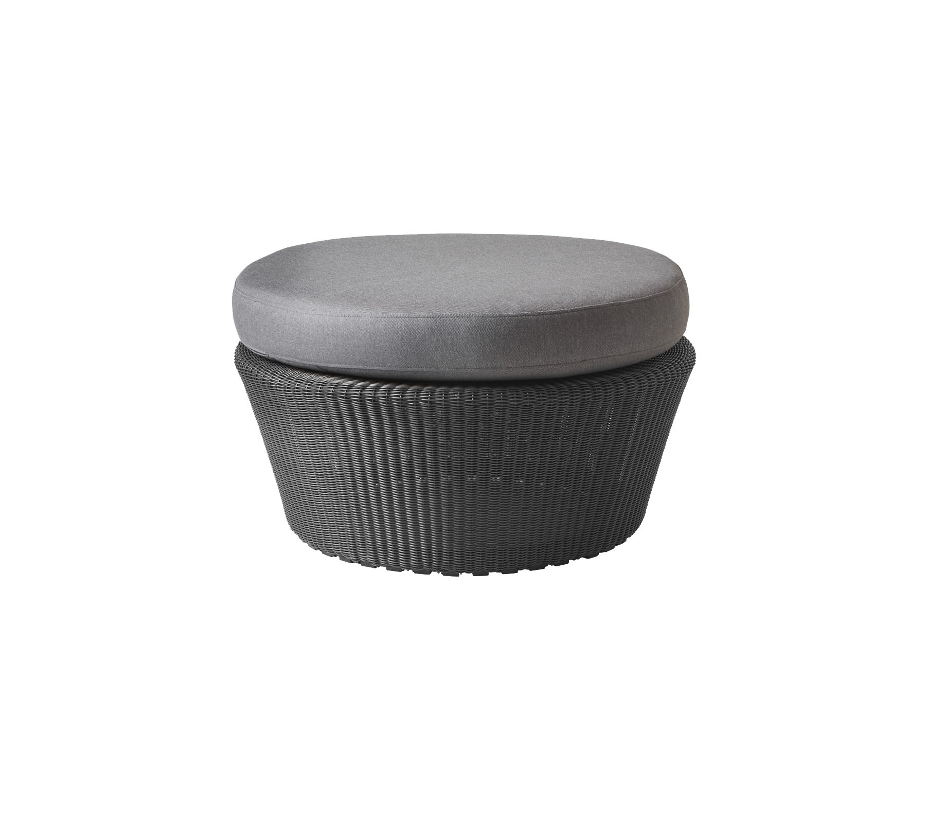 Ottoman rond avec une base tissée et un dessus rembourré gris, conçu pour un siège polyvalent et une décoration.