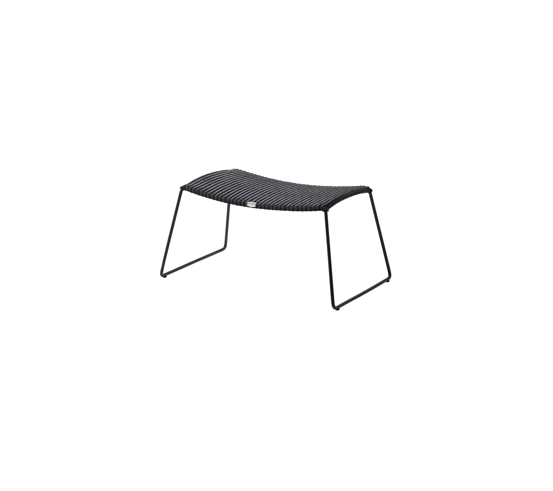 Pièce de siège noire avec une surface courbée et un cadre en métal, conçue pour le confort et le soutien lors de la détente.
