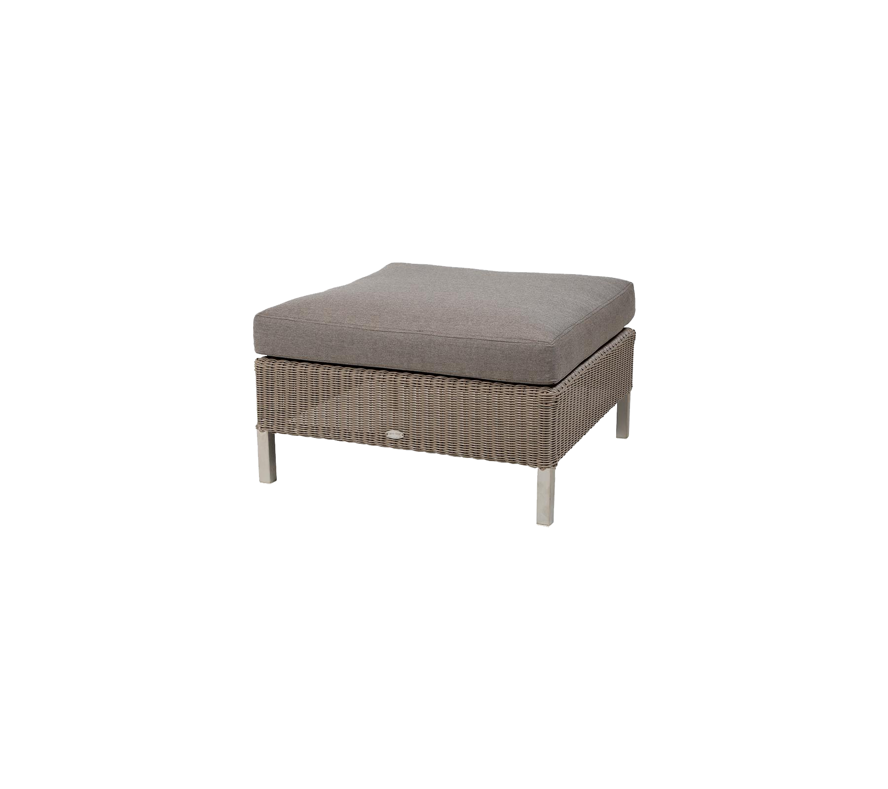 Ottoman carré élégant avec un coussin gris doux et une base tissée, idéal pour ajouter du confort et de l'élégance à tout espace de sièges.