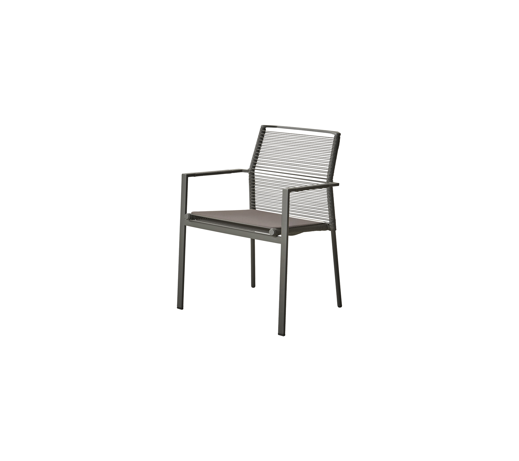 Chaise élégante au design moderne, dotée d'un dossier en mesh et de bras fins, adaptée à divers environnements.