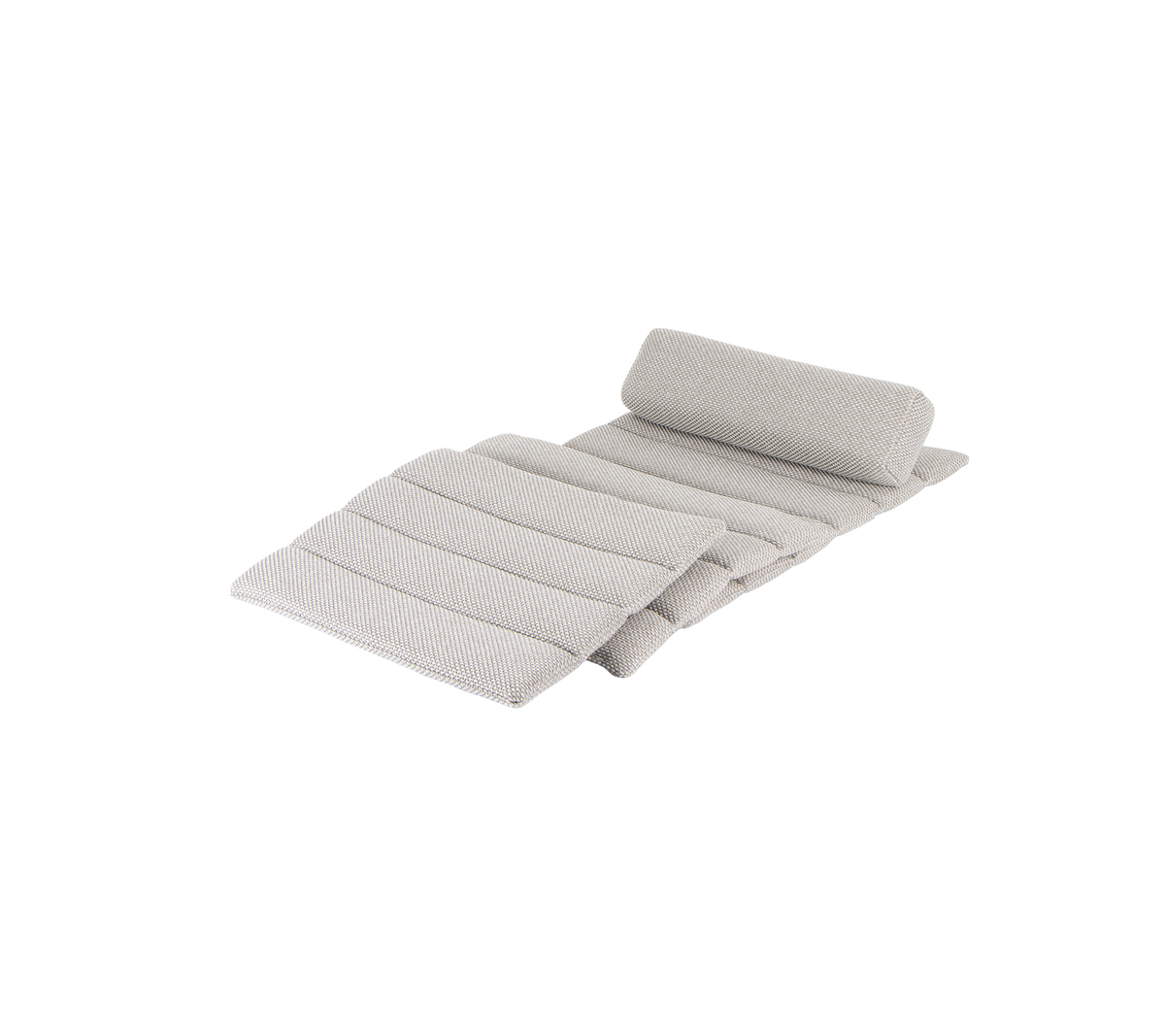 Tapis légèrement grisé avec une extrémité enroulée et plusieurs plis horizontaux pour un confort accru. Idéal pour se détendre ou se relaxer.
