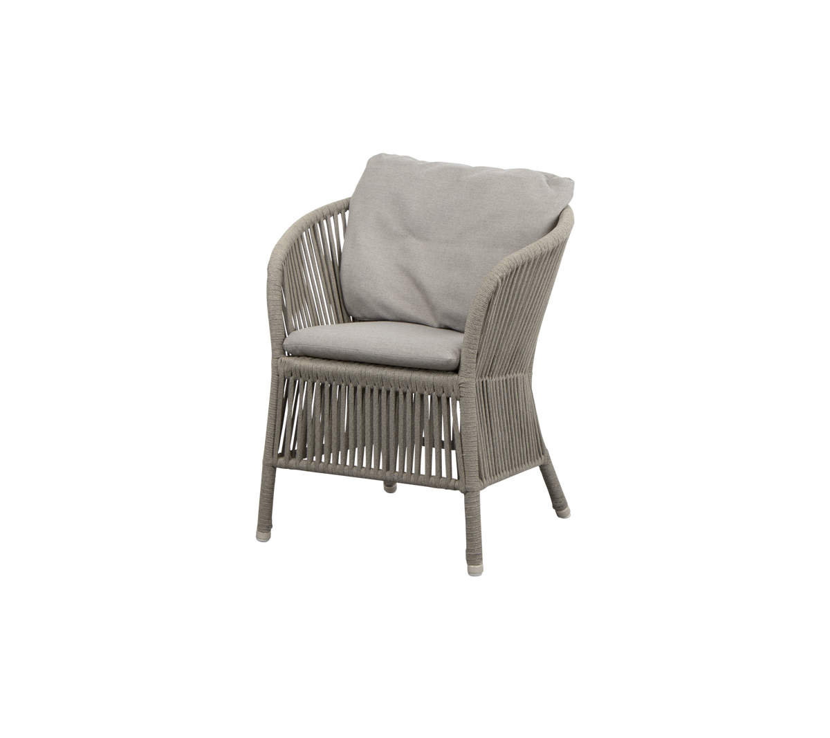Fauteuil élégant avec un design tissé et un coussin doux et clair, parfait pour se détendre et embellir n'importe quel espace.