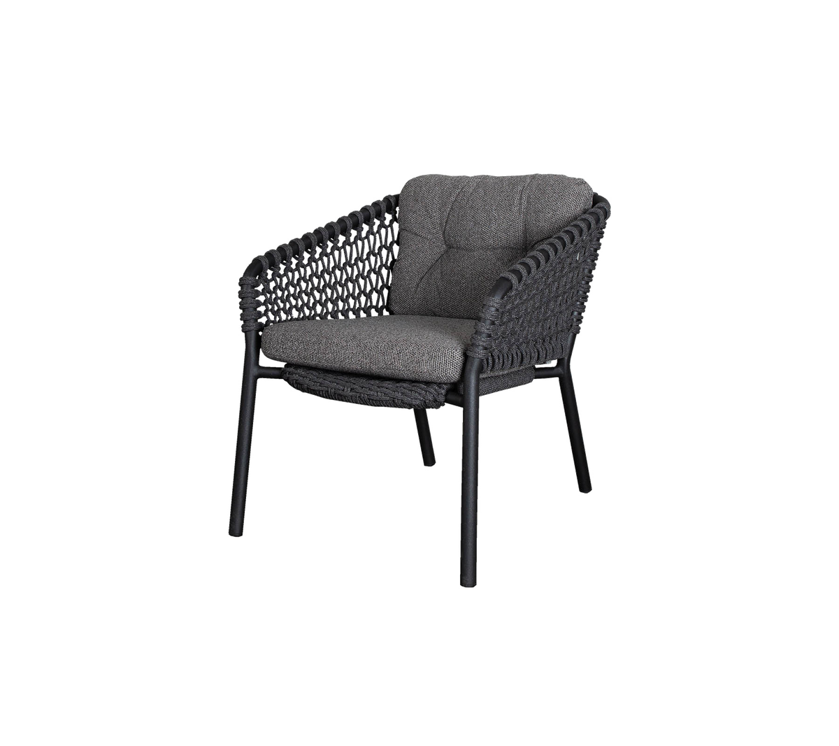 Chaise en osier élégante avec un coussin gris confortable, dotée d'un cadre robuste et d'un design élégant, parfaite pour tout espace de détente.