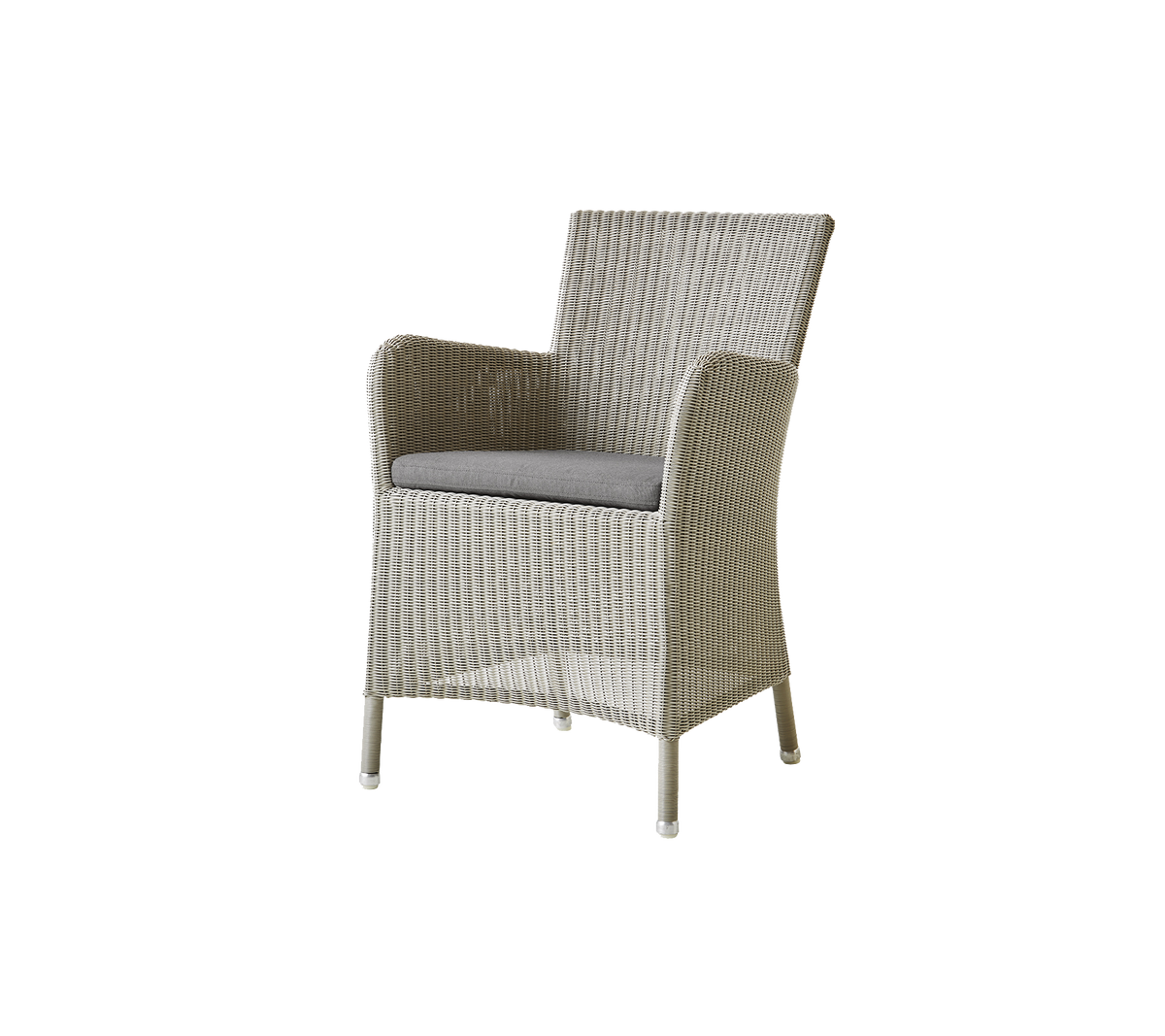 Chaise tissée légère avec accoudoirs et un coussin rembourré, conçue pour le confort et le style. Parfaite pour la détente.