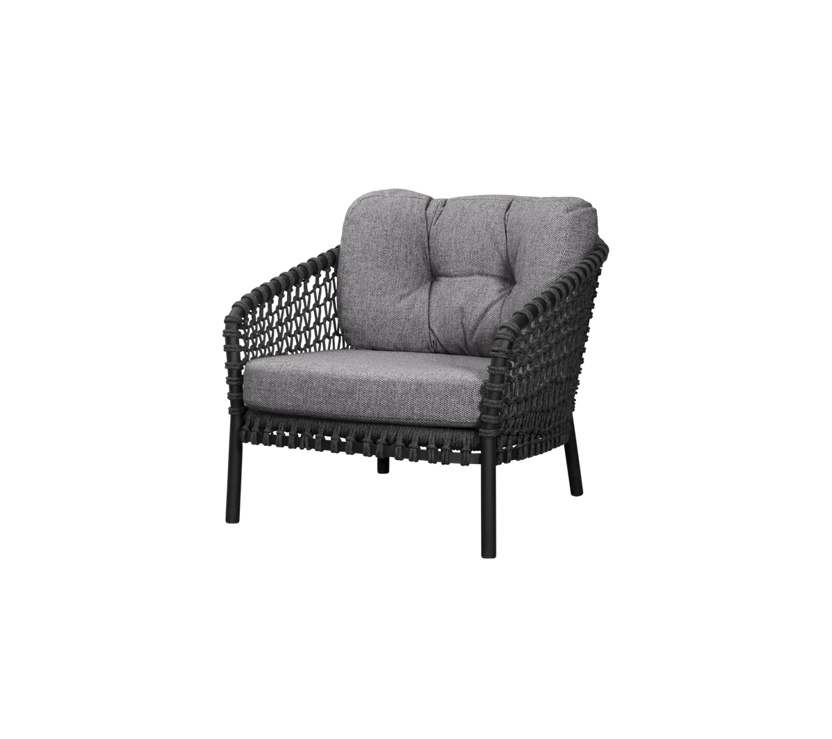 Une chaise tissée noire élégante avec des coussins en tissu gris confortables, conçue pour la détente et l'esthétique moderne.