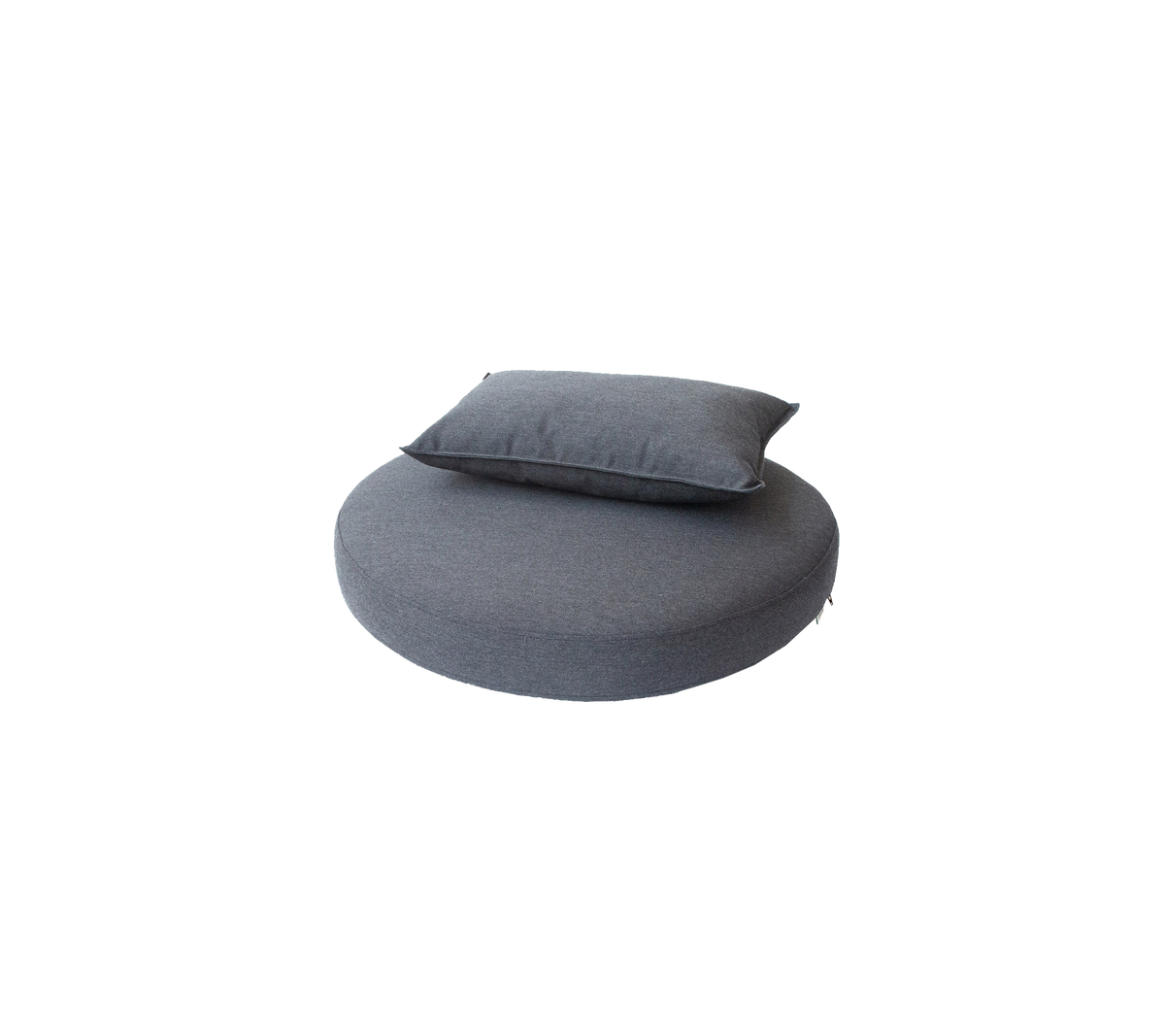 Coussin rond en tissu gris foncé, surmonté d'un plus petit coussin rectangulaire, conçu pour le confort et la détente.