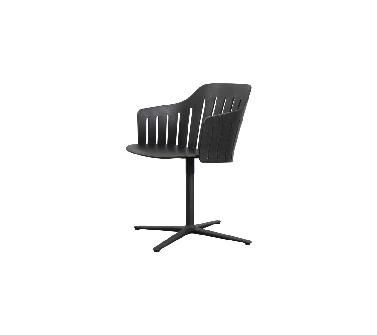 Chaise noire élégante avec un dossier courbé, design à lamelles et une base à quatre pieds pour un sitting moderne.