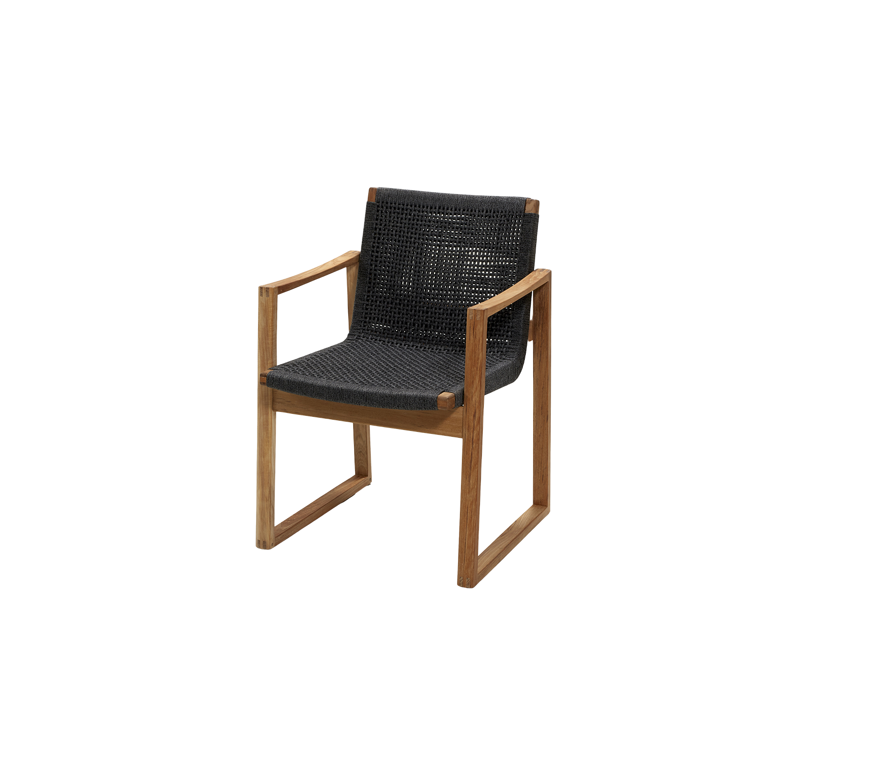 Chaise élégante avec un cadre en bois épuré et un siège et un dossier tissés en noir. Idéal pour une décoration moderne.
