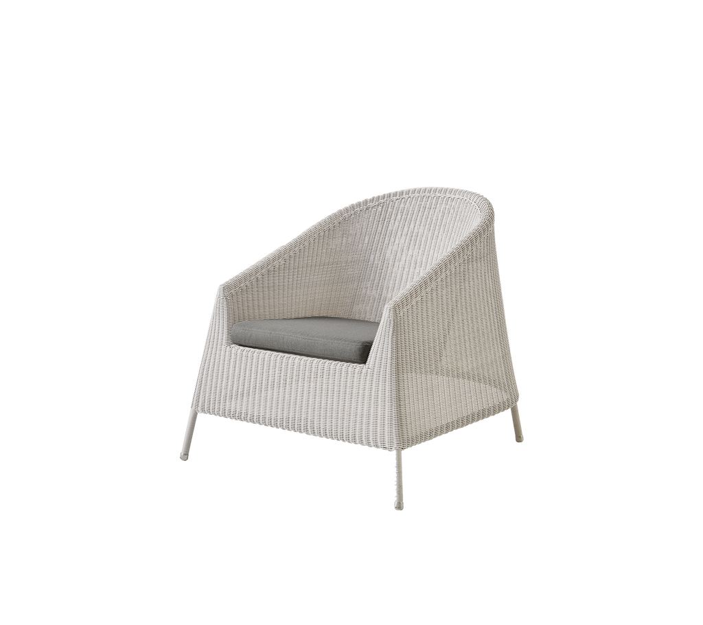 Chaise longue blanche moderne avec coussin gris.