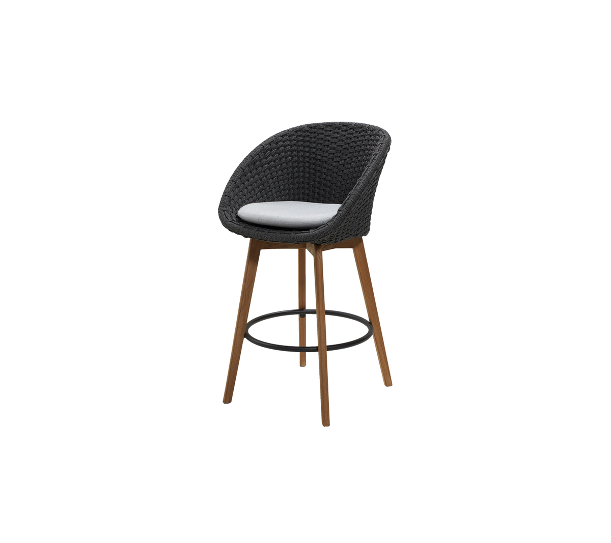 Tabouret de bar élégant avec un siège courbé en matériau tissé noir, complété par des pieds en bois naturel et un coussin confortable.
