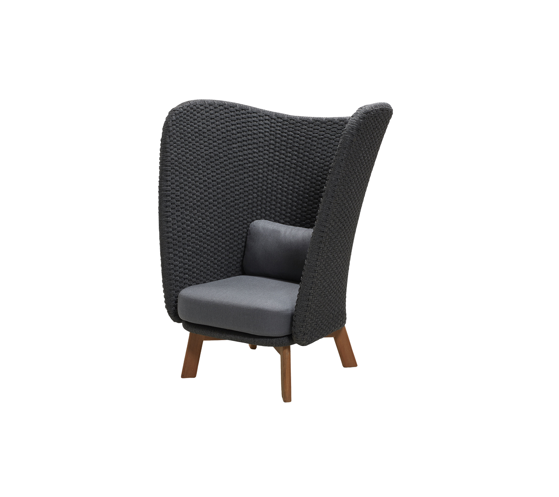 Chaise élégante avec un dossier tissé haut et un coussin gris confortable, dotée de pieds en bois pour une touche moderne.