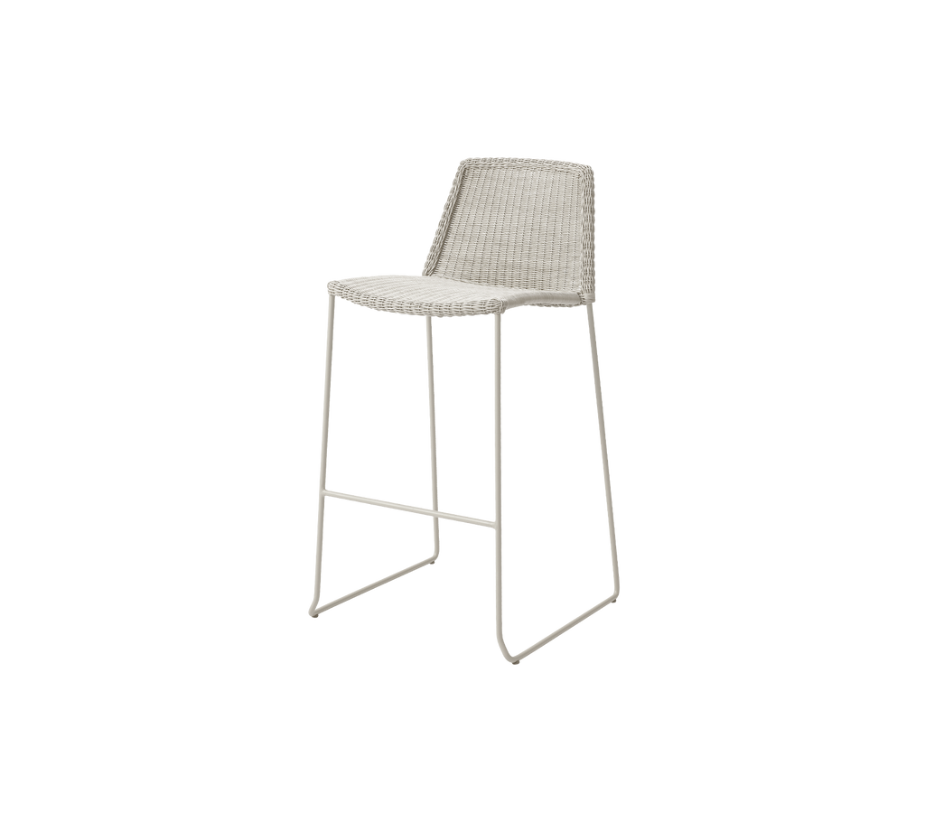 Tabouret de bar en sable avec un design épuré et une esthétique minimaliste.
