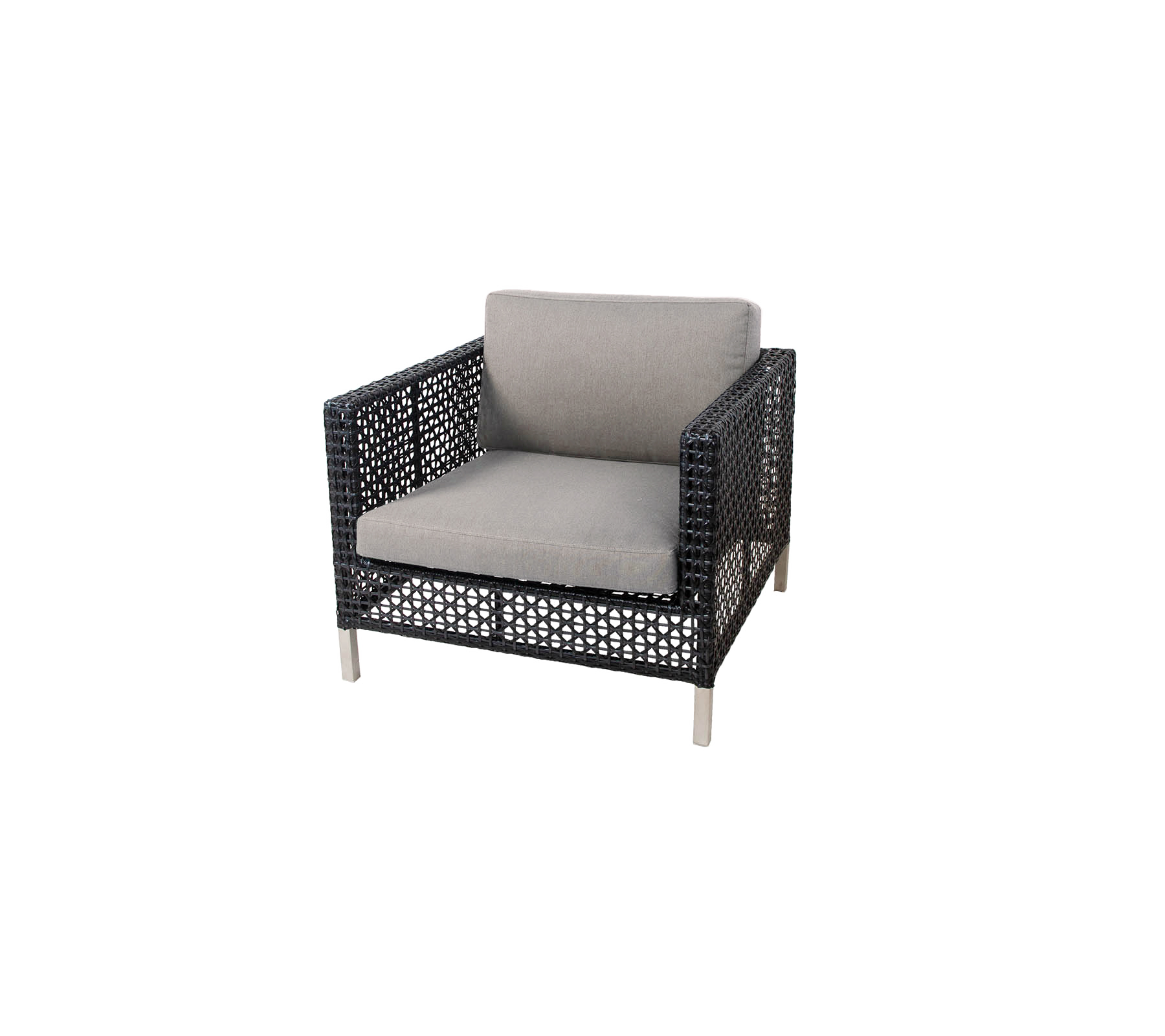 Fauteuil élégant avec une structure tissée et un coussin gris clair confortable, parfait pour des agencements de sièges modernes.