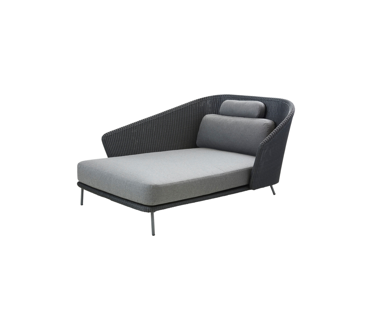 Un fauteuil moderne avec un design épuré, doté d'un siège rembourré et d'un dossier incliné pour le confort et le style.