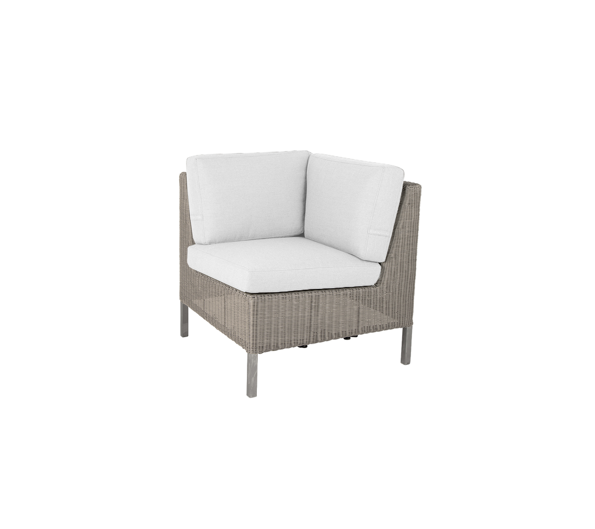 Fauteuil d'angle avec un extérieur tissé et des coussins blancs moelleux, parfait pour ajouter confort et style à n'importe quel espace.