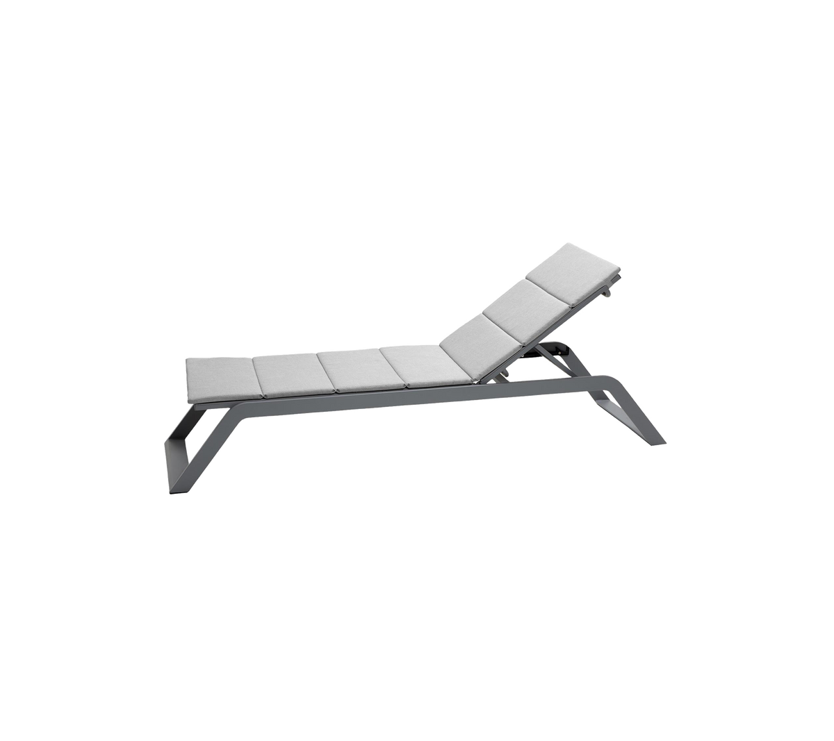 Chaise longue moderne avec un cadre gris épuré et un siège rembourré, conçue pour la détente et le confort.