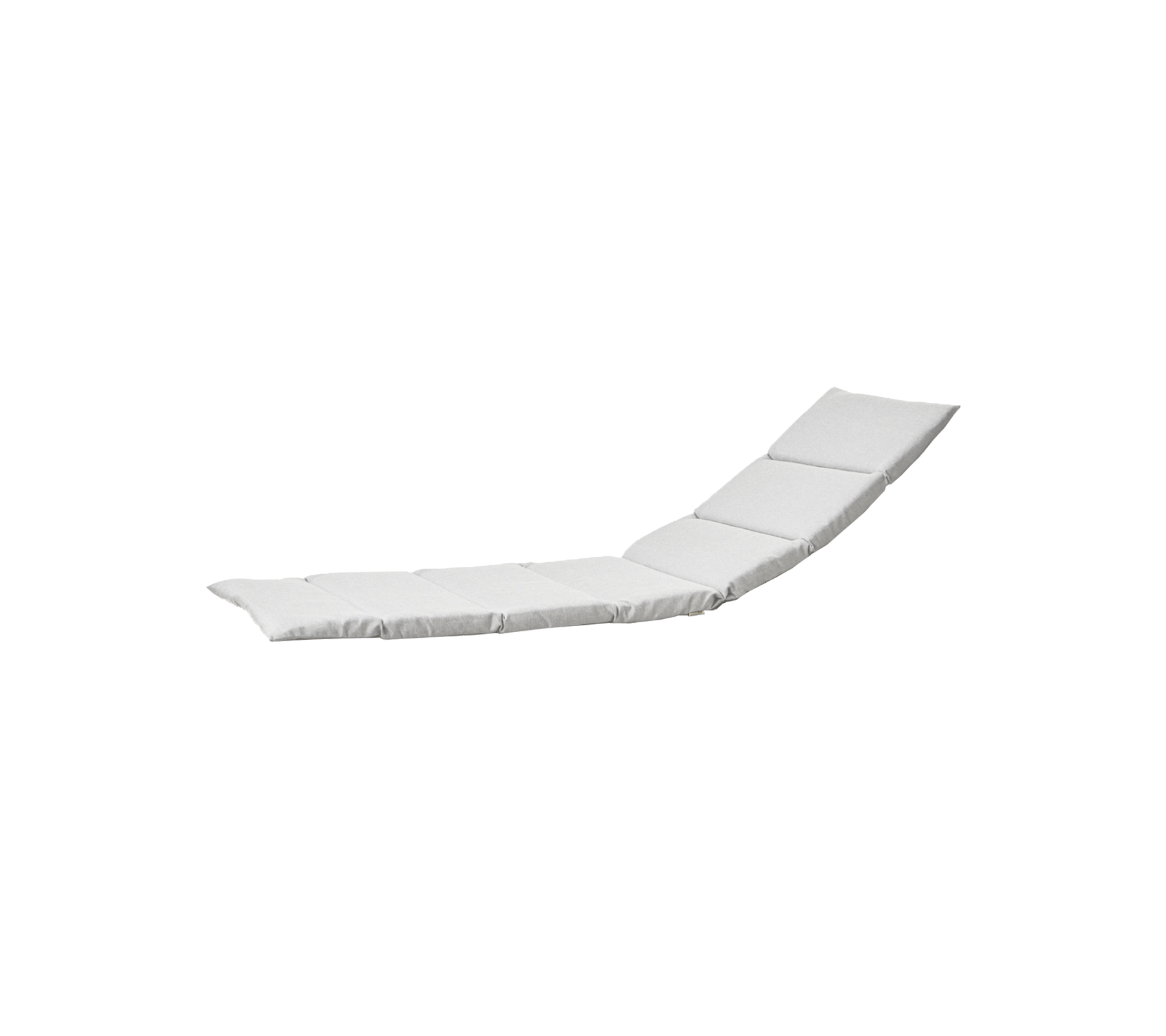 Un élégant et moderne chaise longue blanche avec un design incurvé et trois coussins segmentés pour le confort.