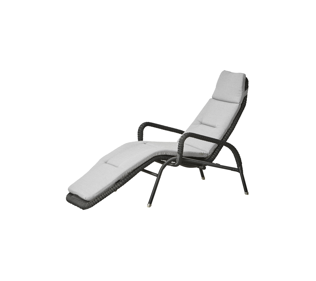 Fauteuil confortable au design épuré, avec un siège et un dossier rembourrés pour la détente. Idéal pour les moments de loisir.
