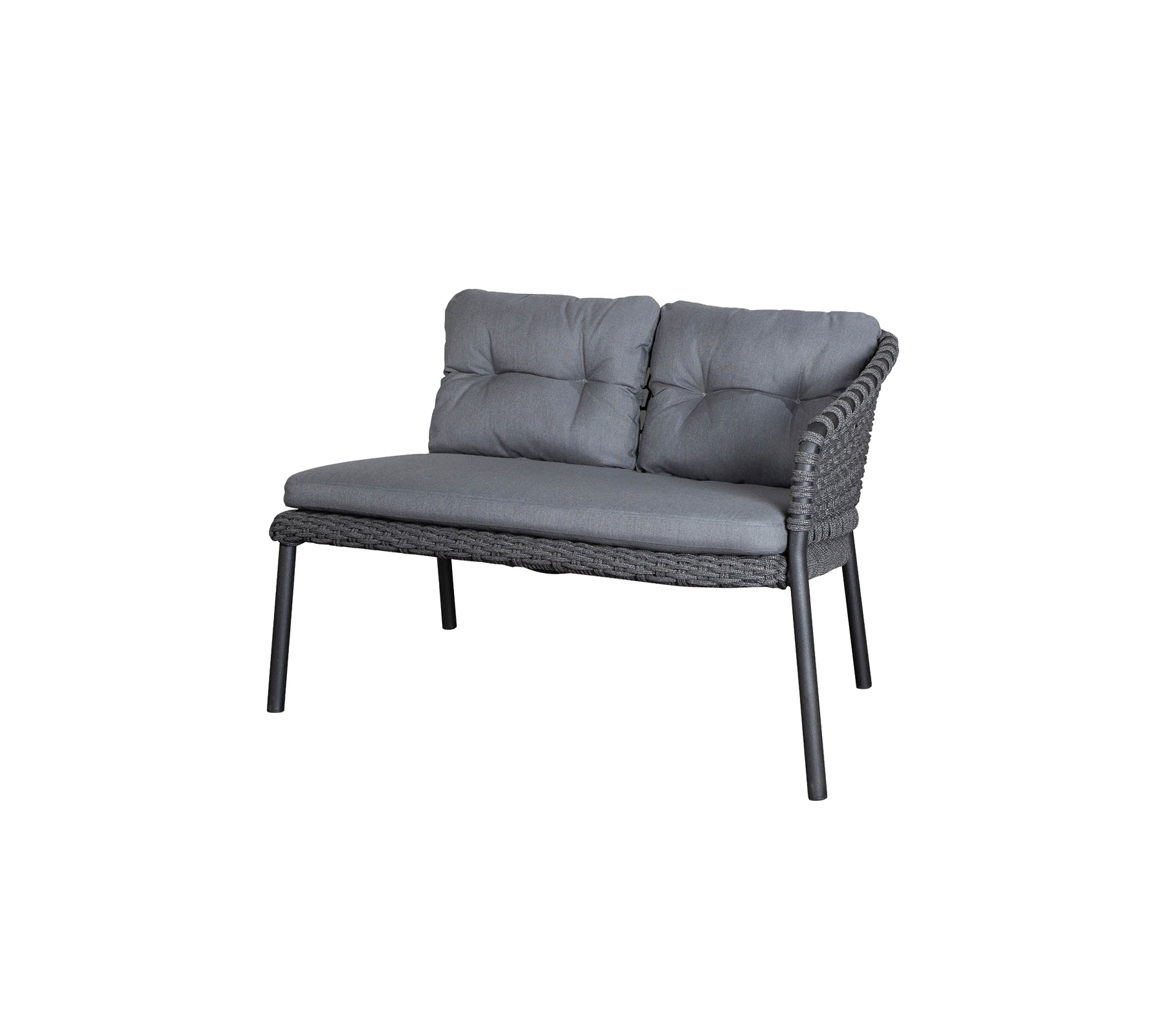 Canapé deux places élégant avec des coussins gris et un design tissé, parfait pour la détente et le confort.