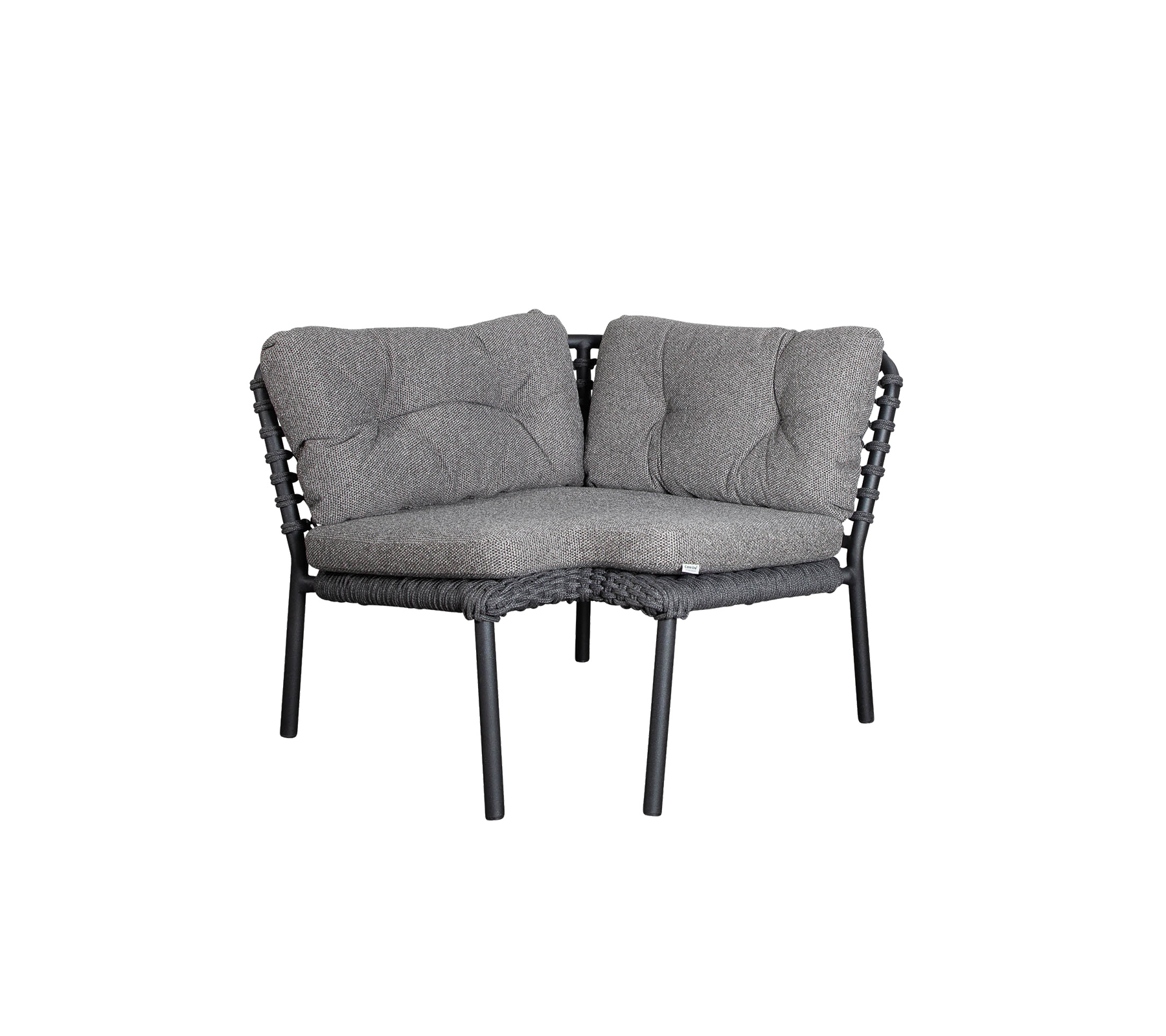 Canapé d'angle gris confortable avec des coussins en peluche et un design tissé élégant, parfait pour des réunions conviviales.