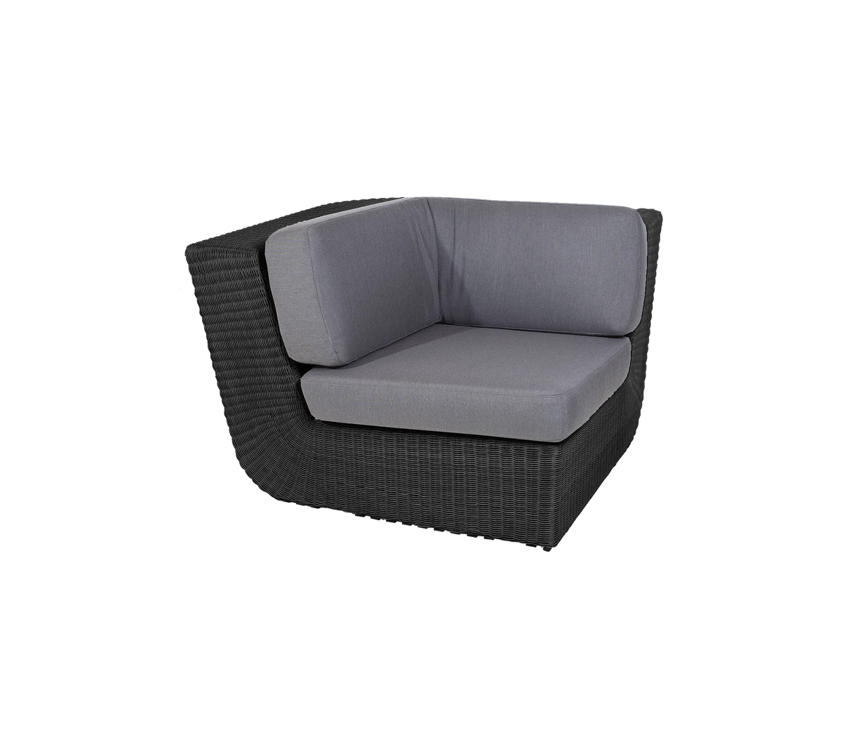 Pièce d'angle élégante avec un cadre en osier noir et des coussins gris confortables, parfaite pour une décoration moderne.