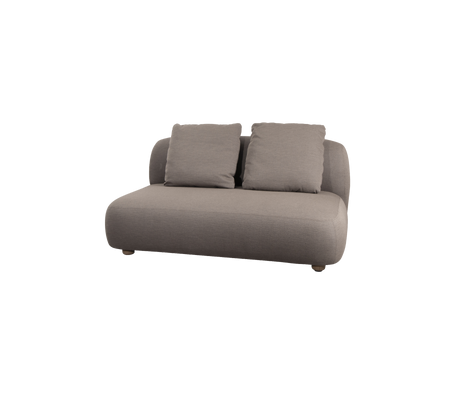 Canapé moderne et confortable en tissu gris doux avec deux coussins moelleux, présentant des bords arrondis pour un look contemporain.