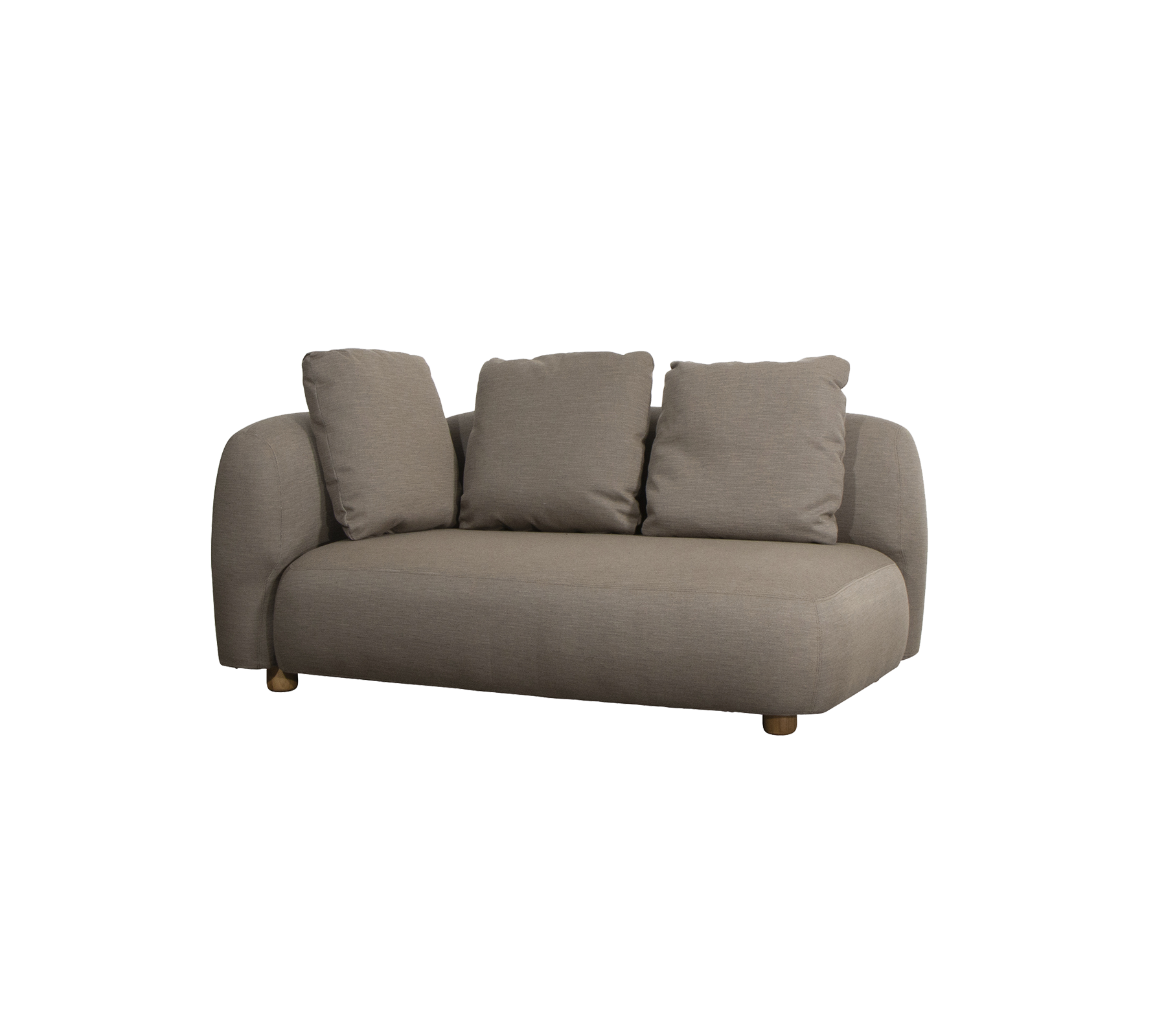 Canapé moderne et élégant avec trois coussins moelleux et une finition en tissu doux, présentant des bords arrondis et des pieds en bois.